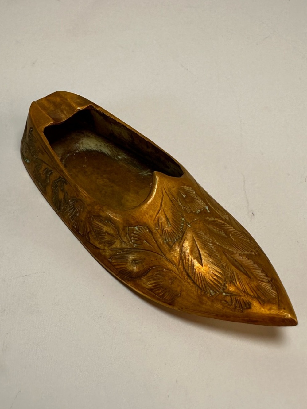 Vintage Engraved Brass Ashtray Shoe/Slipper Made in India Intricate Design - Picture 2 of 7